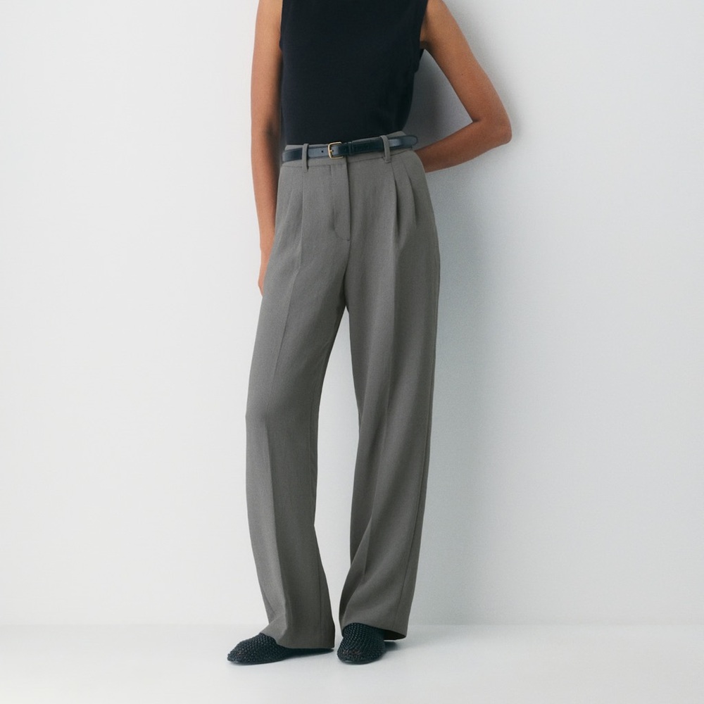 Aritzia Effortless Pant in Charcoal Crepette